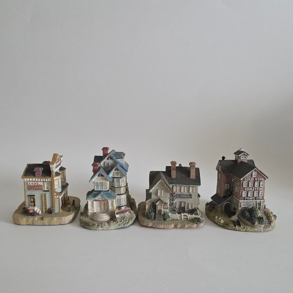 1993 International Resourcing Miniature Village Houses Set of 4